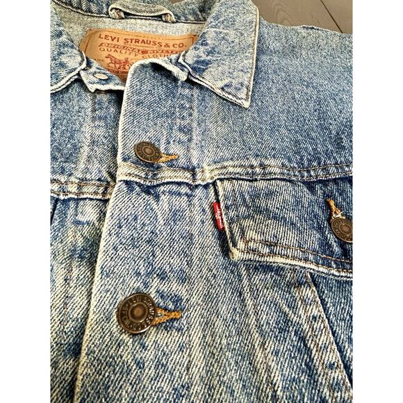 Vintage 90s Levis Blue Denim Trucker Jacket Distressed Men's Size M USA Made - Picture 15 of 15